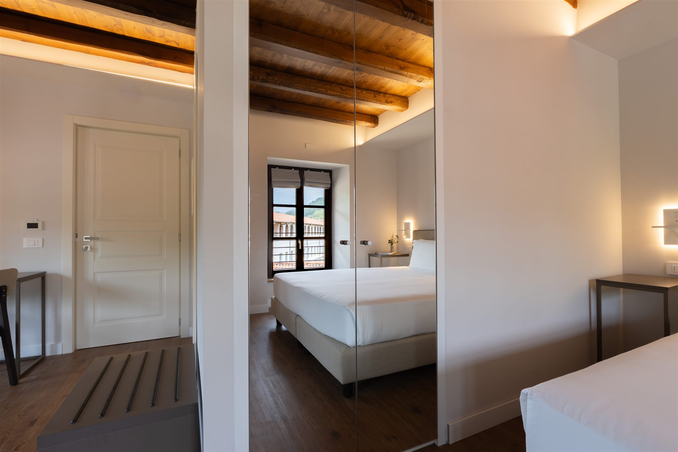 Interno di una camera dell’Hotel Cittadellarte.
